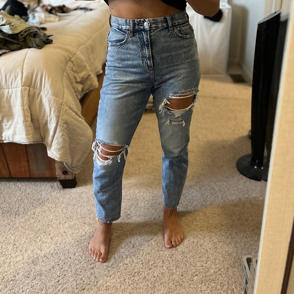 American Eagle Curvy Mom Jeans Denim Distressed Light Wash Acid Wash Ripped 0